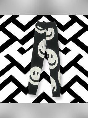 Little Man Happy Knit Leggings
Great condition 
1-2 years 
Black
Retail $136